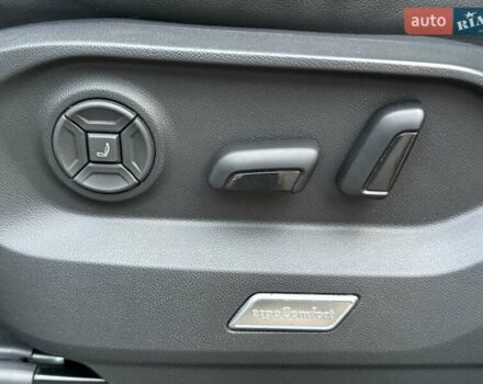 Белый Фольксваген Туарег, объемом двигателя 2.97 л и пробегом 90 тыс. км за 59989 $, фото 62 на Automoto.ua