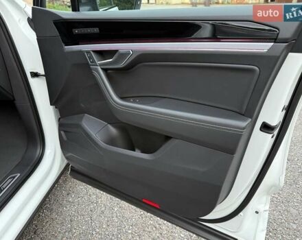 Белый Фольксваген Туарег, объемом двигателя 2.97 л и пробегом 90 тыс. км за 59989 $, фото 34 на Automoto.ua