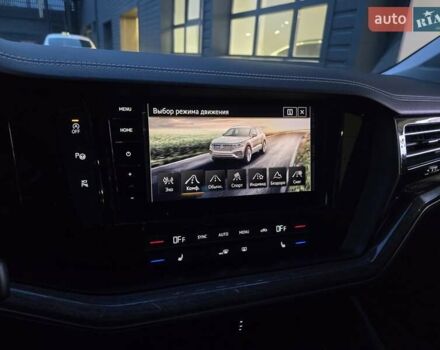 Білий Фольксваген Туарег, об'ємом двигуна 2.97 л та пробігом 48 тис. км за 48999 $, фото 19 на Automoto.ua