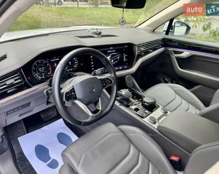 Белый Фольксваген Туарег, объемом двигателя 2.99 л и пробегом 40 тыс. км за 64990 $, фото 25 на Automoto.ua