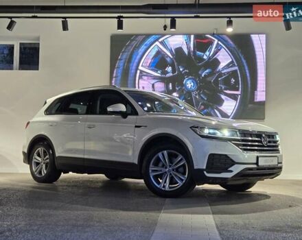 Белый Фольксваген Туарег, объемом двигателя 2.97 л и пробегом 48 тыс. км за 48999 $, фото 3 на Automoto.ua