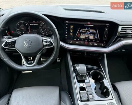 Белый Фольксваген Туарег, объемом двигателя 2.97 л и пробегом 90 тыс. км за 59989 $, фото 51 на Automoto.ua