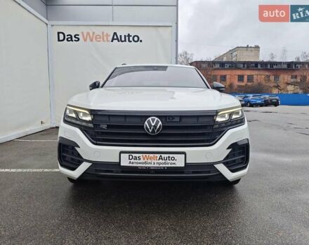 Белый Фольксваген Туарег, объемом двигателя 2.97 л и пробегом 179 тыс. км за 53924 $, фото 7 на Automoto.ua