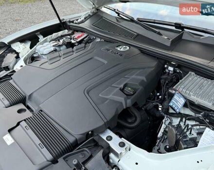 Білий Фольксваген Туарег, об'ємом двигуна 2.97 л та пробігом 90 тис. км за 61777 $, фото 65 на Automoto.ua