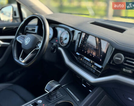 Белый Фольксваген Туарег, объемом двигателя 2 л и пробегом 145 тыс. км за 39950 $, фото 4 на Automoto.ua