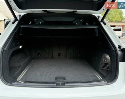 Белый Фольксваген Туарег, объемом двигателя 2.97 л и пробегом 90 тыс. км за 59989 $, фото 23 на Automoto.ua