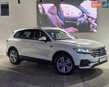 Белый Фольксваген Туарег, объемом двигателя 2.97 л и пробегом 48 тыс. км за 48999 $, фото 2 на Automoto.ua