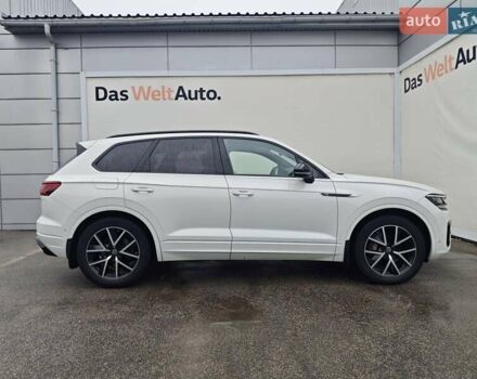 Белый Фольксваген Туарег, объемом двигателя 2.97 л и пробегом 179 тыс. км за 53924 $, фото 5 на Automoto.ua