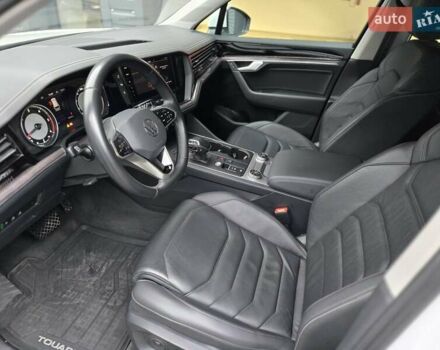 Білий Фольксваген Туарег, об'ємом двигуна 2.97 л та пробігом 48 тис. км за 48999 $, фото 9 на Automoto.ua