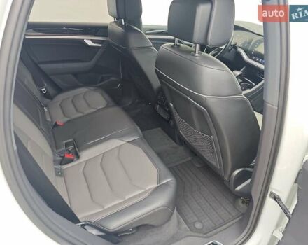 Белый Фольксваген Туарег, объемом двигателя 2.97 л и пробегом 179 тыс. км за 53924 $, фото 11 на Automoto.ua