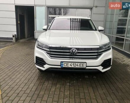 Белый Фольксваген Туарег, объемом двигателя 3 л и пробегом 44 тыс. км за 47000 $, фото 2 на Automoto.ua