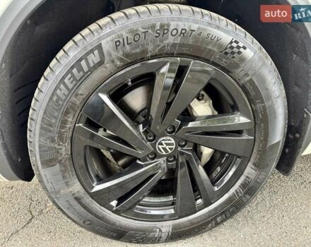 Белый Фольксваген Туарег, объемом двигателя 2.99 л и пробегом 40 тыс. км за 64990 $, фото 45 на Automoto.ua