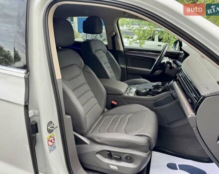 Белый Фольксваген Туарег, объемом двигателя 2.99 л и пробегом 40 тыс. км за 64990 $, фото 19 на Automoto.ua