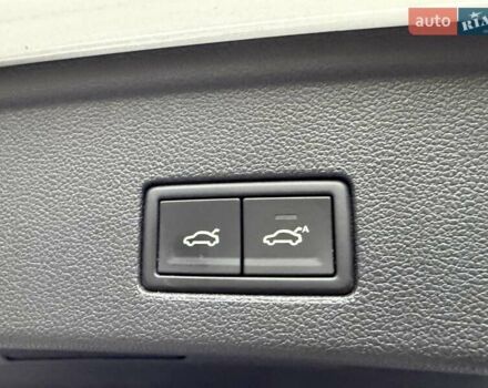 Белый Фольксваген Туарег, объемом двигателя 2.97 л и пробегом 90 тыс. км за 59989 $, фото 25 на Automoto.ua