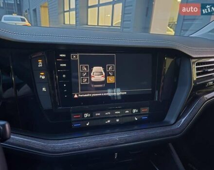 Білий Фольксваген Туарег, об'ємом двигуна 2.97 л та пробігом 48 тис. км за 48999 $, фото 16 на Automoto.ua