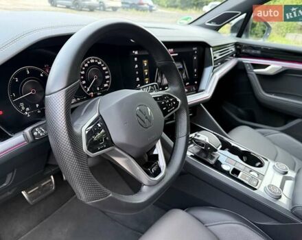 Белый Фольксваген Туарег, объемом двигателя 2.97 л и пробегом 90 тыс. км за 59989 $, фото 58 на Automoto.ua