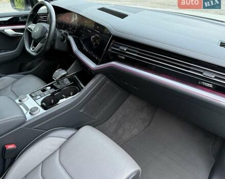 Белый Фольксваген Туарег, объемом двигателя 2.97 л и пробегом 90 тыс. км за 59989 $, фото 33 на Automoto.ua