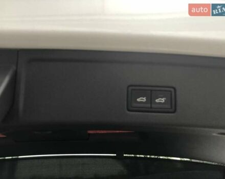 Белый Фольксваген Туарег, объемом двигателя 3 л и пробегом 44 тыс. км за 47000 $, фото 37 на Automoto.ua