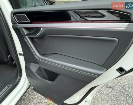 Белый Фольксваген Туарег, объемом двигателя 2.97 л и пробегом 90 тыс. км за 59989 $, фото 28 на Automoto.ua