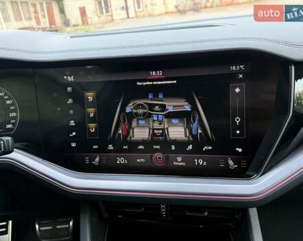 Белый Фольксваген Туарег, объемом двигателя 2.97 л и пробегом 90 тыс. км за 59989 $, фото 48 на Automoto.ua