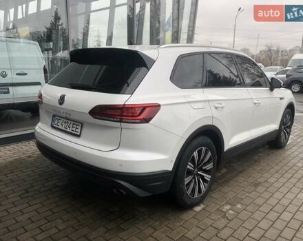 Белый Фольксваген Туарег, объемом двигателя 3 л и пробегом 44 тыс. км за 47000 $, фото 4 на Automoto.ua