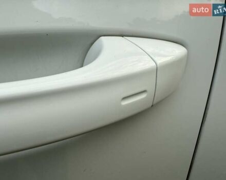 Белый Фольксваген Туарег, объемом двигателя 2.97 л и пробегом 90 тыс. км за 59989 $, фото 66 на Automoto.ua