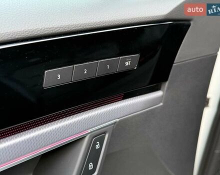 Білий Фольксваген Туарег, об'ємом двигуна 2.97 л та пробігом 90 тис. км за 61777 $, фото 18 на Automoto.ua