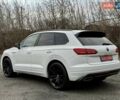 Белый Фольксваген Туарег, объемом двигателя 2.97 л и пробегом 90 тыс. км за 59989 $, фото 3 на Automoto.ua