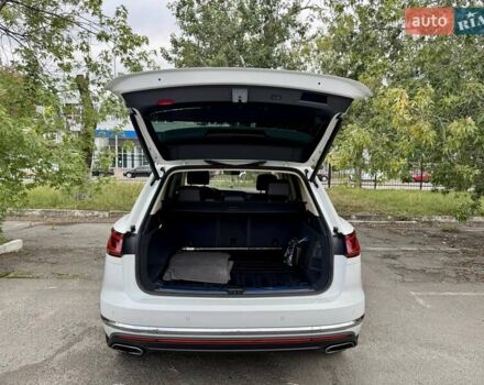 Белый Фольксваген Туарег, объемом двигателя 2.99 л и пробегом 40 тыс. км за 64990 $, фото 39 на Automoto.ua