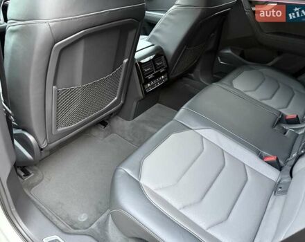 Белый Фольксваген Туарег, объемом двигателя 2.97 л и пробегом 90 тыс. км за 59989 $, фото 55 на Automoto.ua