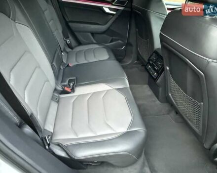 Белый Фольксваген Туарег, объемом двигателя 2.97 л и пробегом 90 тыс. км за 59989 $, фото 30 на Automoto.ua