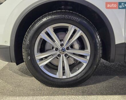 Білий Фольксваген Туарег, об'ємом двигуна 2.97 л та пробігом 48 тис. км за 48999 $, фото 6 на Automoto.ua