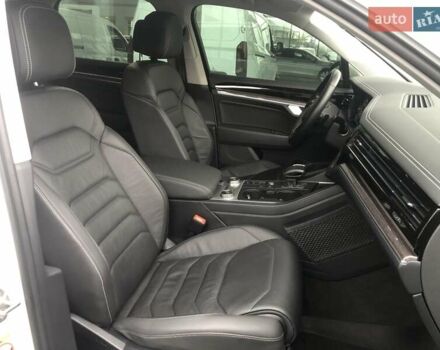 Белый Фольксваген Туарег, объемом двигателя 3 л и пробегом 44 тыс. км за 47000 $, фото 30 на Automoto.ua