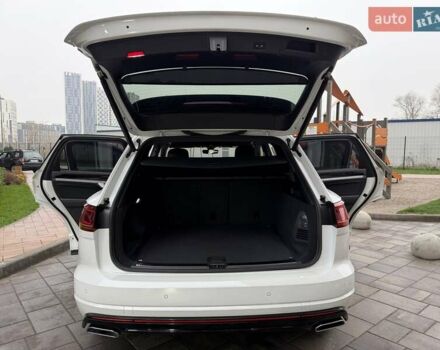 Белый Фольксваген Туарег, объемом двигателя 3 л и пробегом 63 тыс. км за 62999 $, фото 29 на Automoto.ua