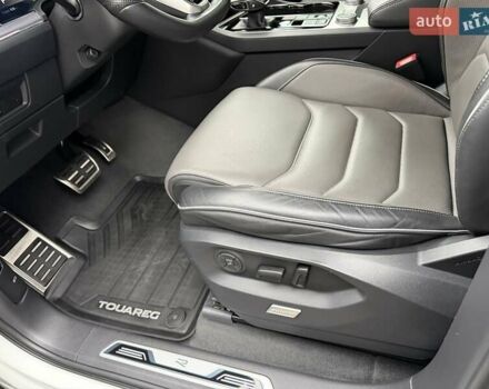 Белый Фольксваген Туарег, объемом двигателя 3 л и пробегом 63 тыс. км за 62999 $, фото 15 на Automoto.ua