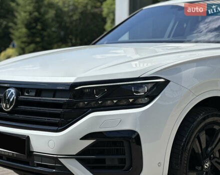 Білий Фольксваген Туарег, об'ємом двигуна 2.99 л та пробігом 26 тис. км за 69999 $, фото 6 на Automoto.ua
