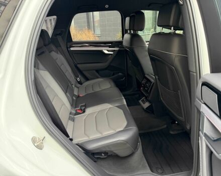 Білий Фольксваген Туарег, об'ємом двигуна 3 л та пробігом 63 тис. км за 62999 $, фото 16 на Automoto.ua