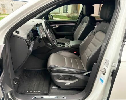 Білий Фольксваген Туарег, об'ємом двигуна 3 л та пробігом 63 тис. км за 62999 $, фото 13 на Automoto.ua