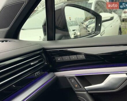 Белый Фольксваген Туарег, объемом двигателя 3 л и пробегом 63 тыс. км за 62999 $, фото 28 на Automoto.ua