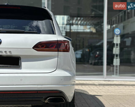 Білий Фольксваген Туарег, об'ємом двигуна 2.99 л та пробігом 26 тис. км за 69999 $, фото 8 на Automoto.ua