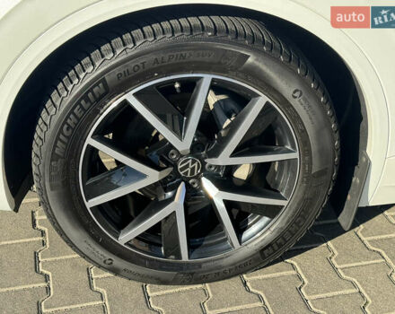 Белый Фольксваген Туарег, объемом двигателя 2.97 л и пробегом 138 тыс. км за 63000 $, фото 11 на Automoto.ua