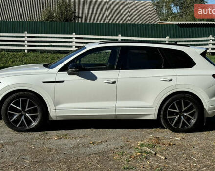 Белый Фольксваген Туарег, объемом двигателя 2.97 л и пробегом 135 тыс. км за 65700 $, фото 4 на Automoto.ua