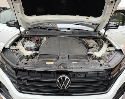 Білий Фольксваген Туарег, об'ємом двигуна 3 л та пробігом 63 тис. км за 62999 $, фото 23 на Automoto.ua