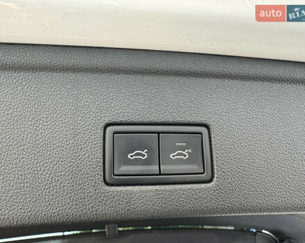 Белый Фольксваген Туарег, объемом двигателя 2.97 л и пробегом 138 тыс. км за 63000 $, фото 29 на Automoto.ua