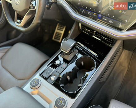 Белый Фольксваген Туарег, объемом двигателя 2.97 л и пробегом 138 тыс. км за 63000 $, фото 33 на Automoto.ua