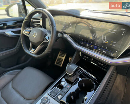 Белый Фольксваген Туарег, объемом двигателя 2.97 л и пробегом 138 тыс. км за 63000 $, фото 34 на Automoto.ua