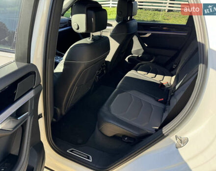 Белый Фольксваген Туарег, объемом двигателя 2.97 л и пробегом 135 тыс. км за 65700 $, фото 19 на Automoto.ua