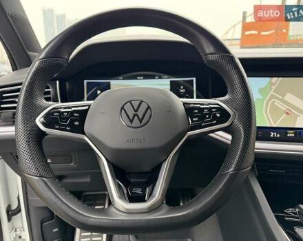 Белый Фольксваген Туарег, объемом двигателя 3 л и пробегом 63 тыс. км за 62999 $, фото 23 на Automoto.ua