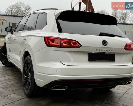 Белый Фольксваген Туарег, объемом двигателя 3 л и пробегом 63 тыс. км за 62999 $, фото 1 на Automoto.ua