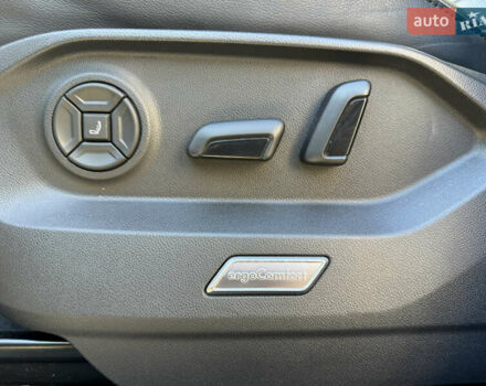 Белый Фольксваген Туарег, объемом двигателя 2.97 л и пробегом 135 тыс. км за 65700 $, фото 14 на Automoto.ua